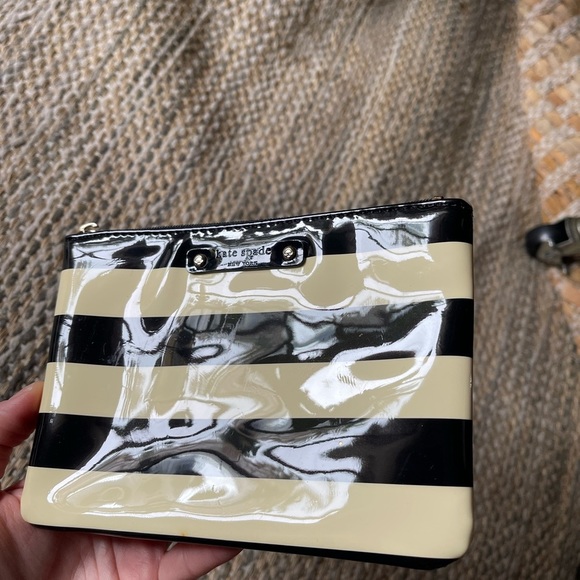 Kate spade black white striped zippered pouch small patent leather clutch bag - Picture 2 of 7